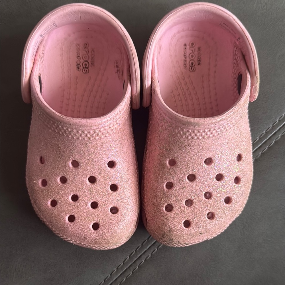 Little Kid's Pink Crocs Clogs- size 7 (toddler)